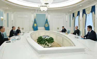 Глава государства встретился с председателем корпорации Sunwah Group