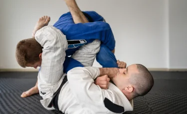 Самооборона для подростков и взрослых: базовые навыки