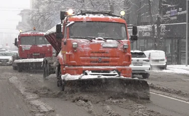 Қар қалыңдығы 22 сантиметрге жетті: Алматыда коммуналдық қызмет күшейтілді