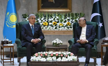 Глава государства провел переговоры с Президентом Пакистана Асифом Али Зардари