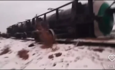 Қызылордада дизель отыны тиелген вагондар аударылды