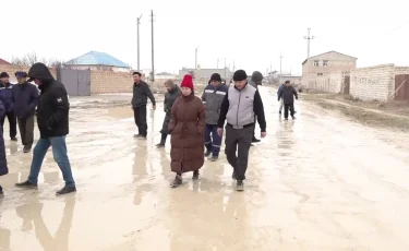 Утопают в грязи: жители Мангистауской области годами живут без нормальных дорог