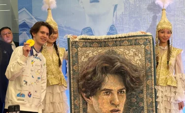 Михаила Шайдорова торжественно встретили в аэропорту Алматы