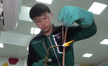 Профессия по наследству: история семьи электрослесарей из Алматы