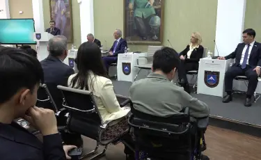 Конституция жобасы: Алматыда сенаторлар жоғары оқу орындарының студенттерімен кездесті