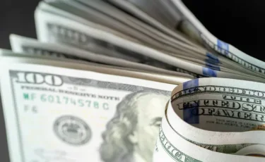 Американские горки: что происходит с долларом в Казахстане