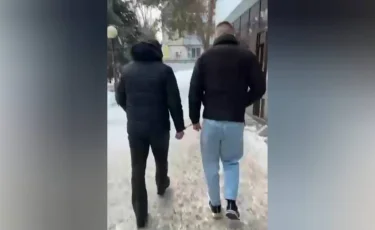 В Актобе полицейские задержали дроповода: у него изъято 20 млн тенге