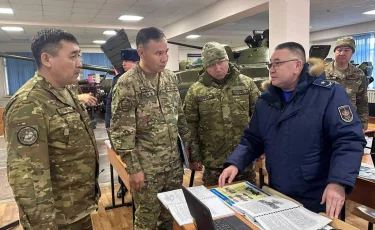Қорғаныс министрінің орынбасары Алматы гарнизонының әскери нысандарын тексерді