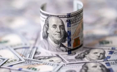 Снова спотыкается: что происходит с долларом в Казахстане