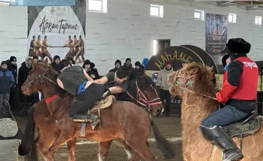 Аударыспақтан өткен турнир: 100-ге жуық шабандоз жеңіс жолында күш сынасты