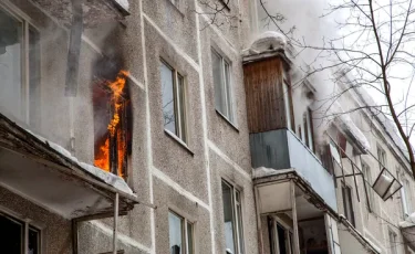 Не мог выбраться сам: патрульные спасли мужчину с инвалидностью из пожара