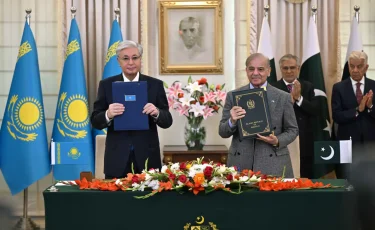 Қасым-Жомарт Тоқаев пен Шахбаз Шариф Қазақстан-Пәкістан стратегиялық серіктестігін бекітті
