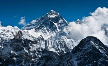 Невероятное достижение: житель Непала покорил Эверест 4 раза за 15 дней