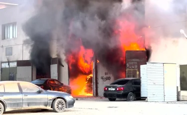 Ақтауда 6 автокөлік өртеніп кетті