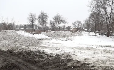 В мегаполисе зафиксировали незаконный сброс снега