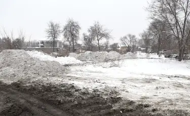 В мегаполисе зафиксировали незаконный сброс снега