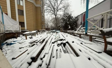 Летнюю террасу ресторана в центре Алматы снесли по решению суда