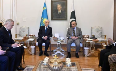 Шахбаз Шариф тепло приветствовал Президента Республики Казахстан в Исламабаде