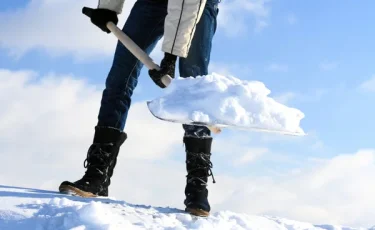 Лопаты больше не нужны: в Татарстане снег убирают роботы