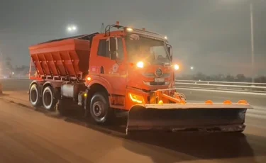 Коммунальные службы Алматы обеспечили безопасное движение в условиях ледяного дождя