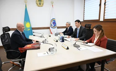 Аким Алматы Дархан Сатыбалды провел личный приём граждан