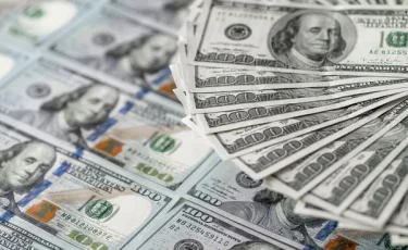 Медленно в бездну: что происходит с долларом в Казахстане