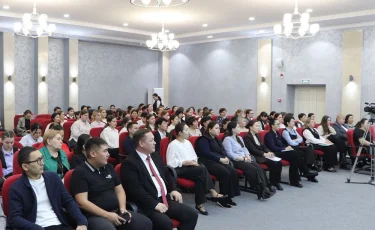 Отрытый диалог о ценностях Конституции состоялся с костанайскими студентами и преподавателями