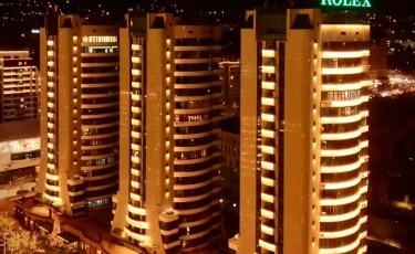 В Медеуском районе Алматы обновили архитектурное освещение 49 домов и развязок