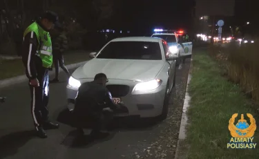 Запредельная скорость: чем закончилась опасная гонка по Аль-Фараби (видео)