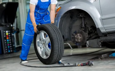 Когда асфальт меняет правила: всё, что нужно знать о сезонной «переобувке»