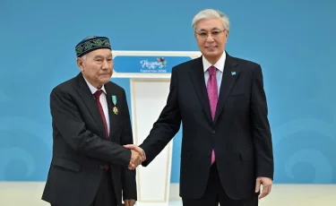 Президент Түркістан облысында бірқатар азаматты марапаттады