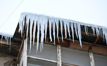 Алматыда тұрғын үйлердің шатырын қардан тазалау жұмыстарына бақылау күшейтілді