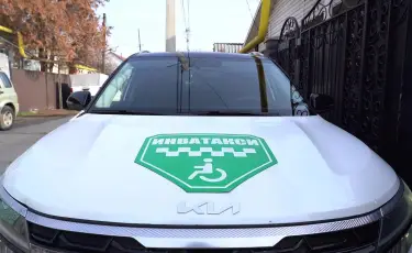 Инватакси - тегін: Алматыда мүмкіндігі шектеулі азаматтар референдумға белсенді қатысып жатыр