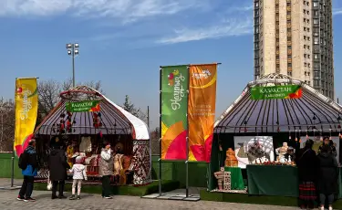 Наурыз мейрамы: Алматыда түркі халықтарының көрме-жәрмеңкесі өтіп жатыр