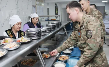 Наурызнама:  Ұлттық ұланда 10 тоннаға жуық наурыз көже дайындалды