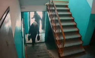 Грабеж не удался: в Павлодаре неизвестный напал на пенсионерку