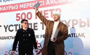 Гиннестің әлемдік рекорды: Алматы ипподромында сағатына 60 шақырым жылдамдықпен қолсыз трюк орындалды