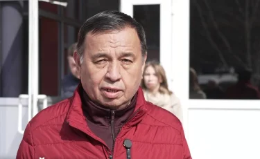 На одном из участков в Алматы поздравили девяностого проголосовавшего