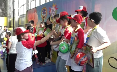 Инклюзивная семейная эстафета прошла в Алматы ко Дню семьи