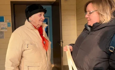 Алматының Алмалы ауданында 90 жастағы құрдастар референдумда дауыс берді