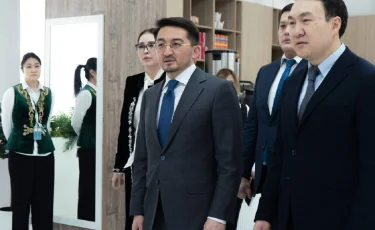 Министр Алматыдағы ХҚКО жұмысымен танысты: цифрландыруға басымдық берілді