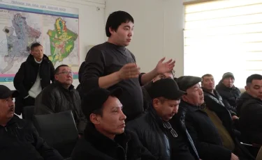 Жалақы қысқартатын уақыт емес: Атырауда автобус жүргізушілері шу шығарды