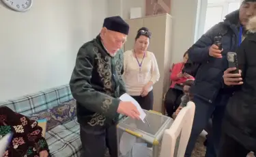 В Костанае на дому проголосовал 100-летний ветеран ВОВ – Касымхан Алдабергенов