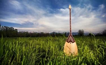 Алматыда домбырашылар референдумға арнап күй шығарды