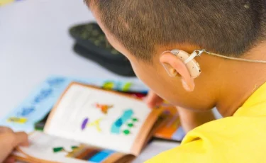 Есту қабілеті төмен  298 бала оңалтудан өтті