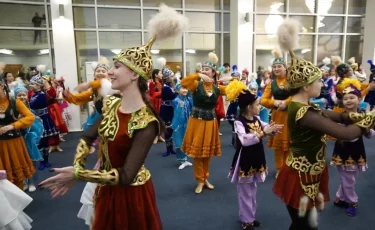 20 тысяч школьников Павлодарской области исполнили танец «Қара жорға»