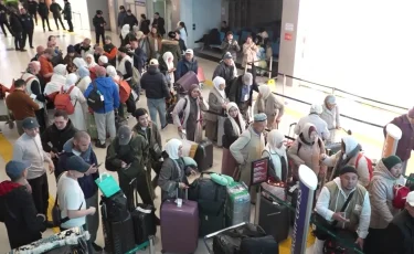 С верой в сердце: сотни казахстанских паломников вернулись из хаджа на родину