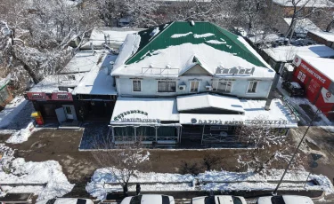 В Алматы сносят незаконное кафе