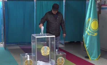 Алматы тұрғындары референдумға белсенді қатысып жатыр