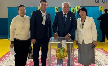 Известная писательница Сауле Досжан приняла участие в референдуме